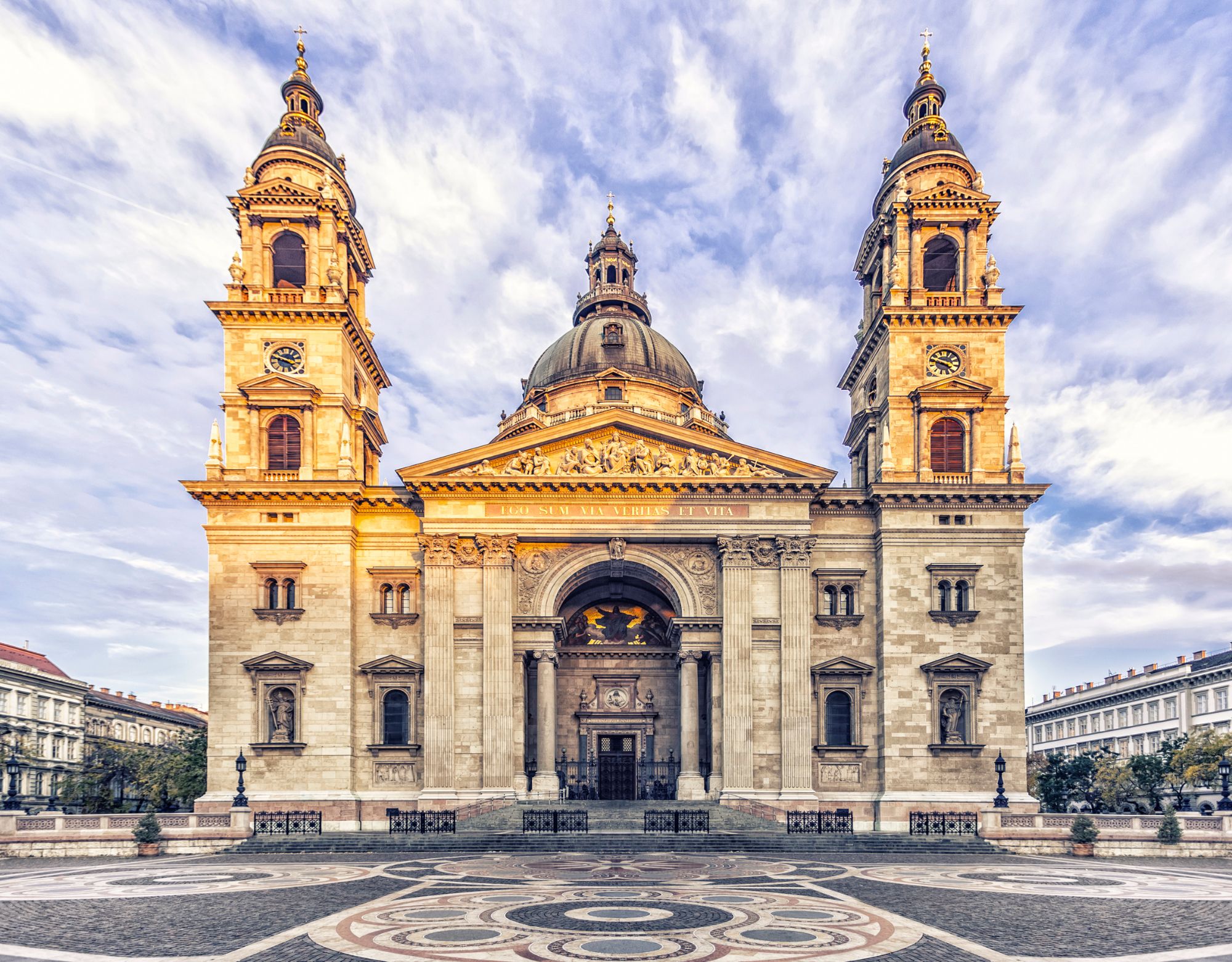 Budapest-Landmark-St.Stephens-Basilica-Big-Bus-Tours